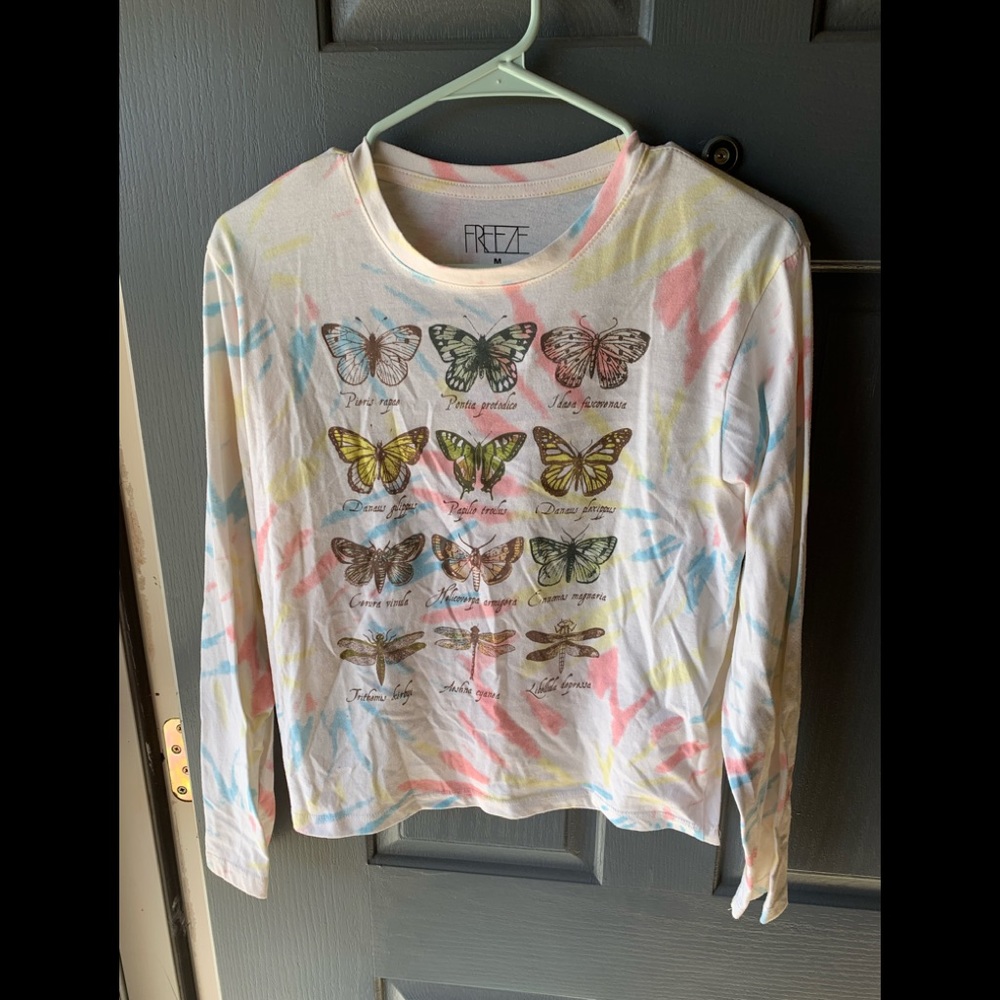 Juniors long sleeve shirt with butterfly images.  Sz M.